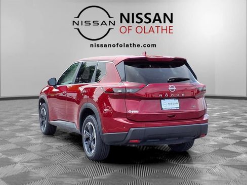 Used 2025 Nissan Rogue SV AWD/4WD image 3
