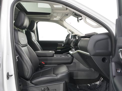 Used 2025 Ford Expedition Platinum AWD/4WD image 11