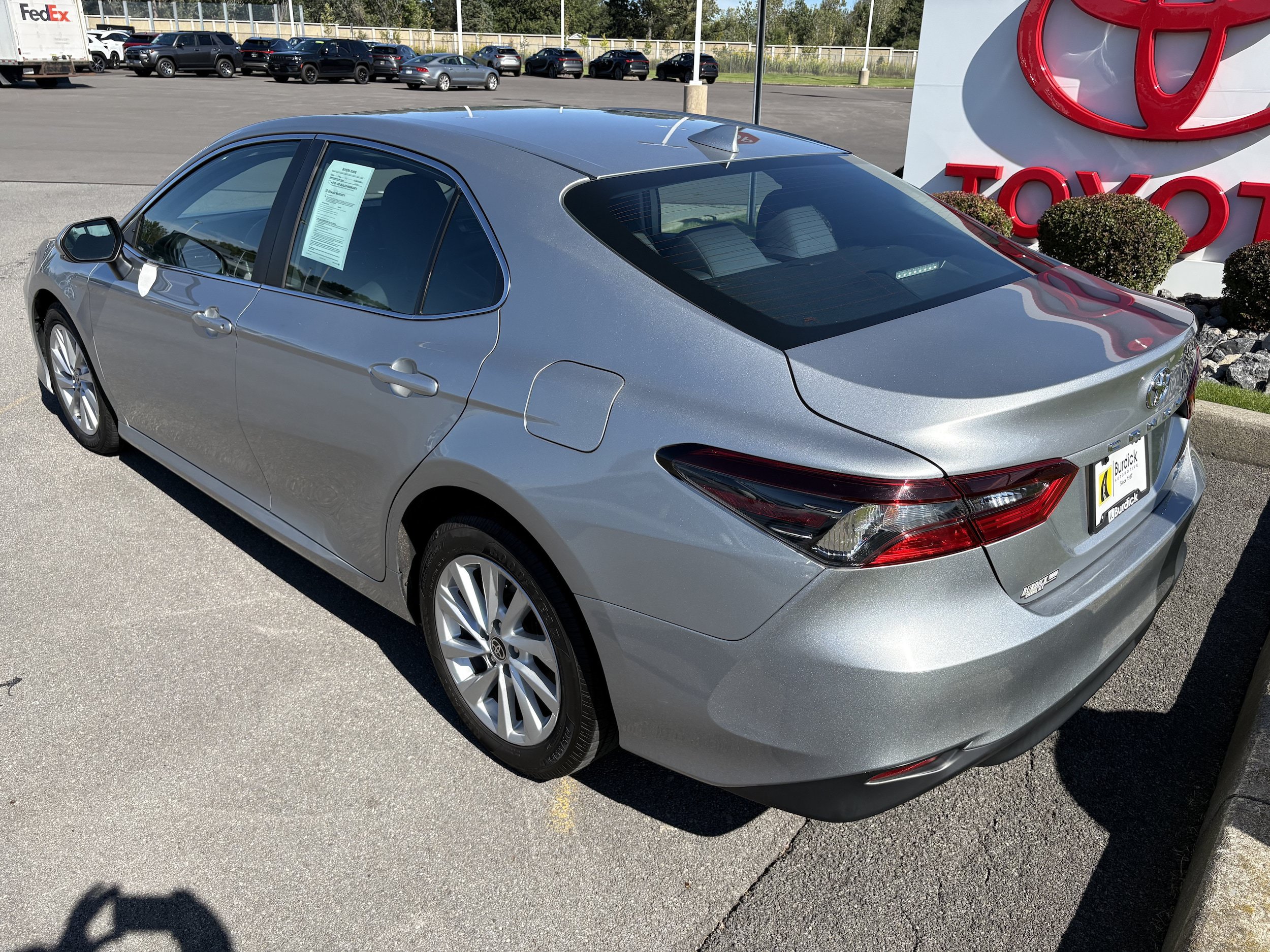 Used 2021 Toyota Camry LE AWD/4WD image 6