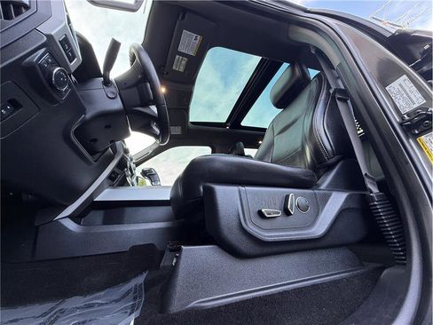 Used 2017 Ford F150 Lariat w/ Equipment Group 502A Luxury image 8