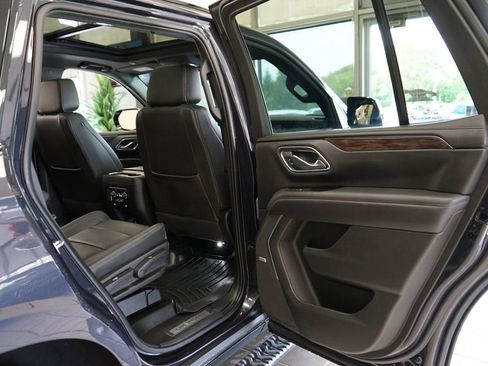 Used 2022 Chevrolet Tahoe Z71 w/ Luxury Package AWD/4WD image 55