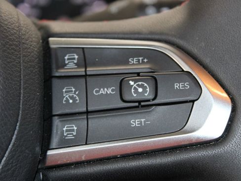 Used 2025 Jeep Compass Trailhawk AWD/4WD image 42