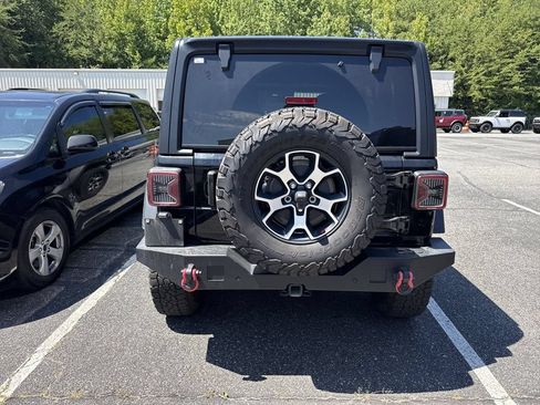 Used 2023 Jeep Wrangler Unlimited Rubicon w/ Cold Weather Group AWD/4WD image 19