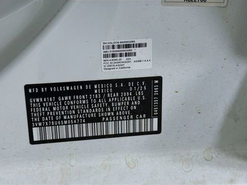 Used 2025 Volkswagen Jetta SE w/ Sunroof Package image 32