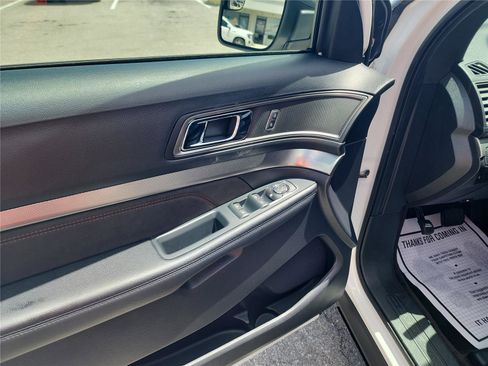 Certified 2018 Ford Explorer XLT w/ Equipment Group 202A image 11