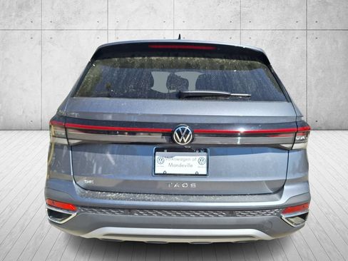 Used 2025 Volkswagen Taos SE FWD image 4