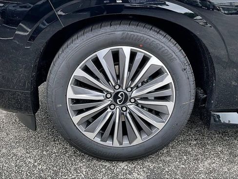 New 2026 INFINITI QX80 Luxe RWD image 17