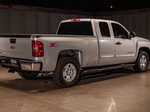 Used 2011 Chevrolet Silverado 1500 LT AWD/4WD image 9