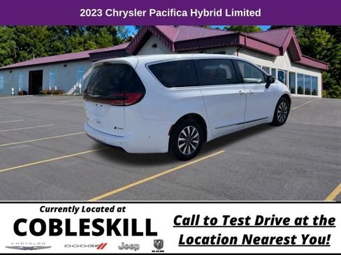 Used 2023 Chrysler Pacifica Limited FWD image 4