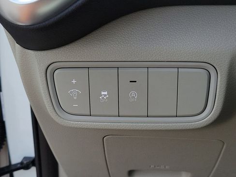 Used 2025 Kia Soul LX w/ LX Technology Package FWD image 28