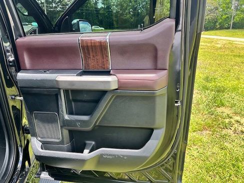 Used 2015 Ford F150 Platinum w/ Equipment Group 701A Luxury RWD image 18