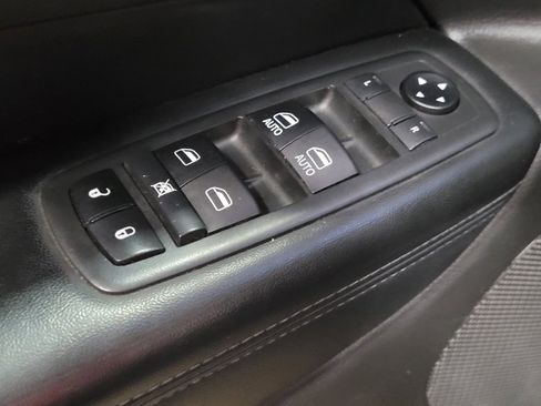 Used 2019 Jeep Grand Cherokee Limited image 27