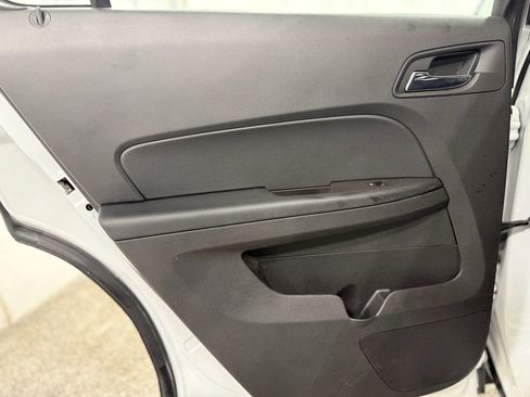 Used 2017 Chevrolet Equinox LS image 33