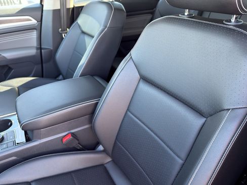 Used 2023 Volkswagen Atlas SE image 13