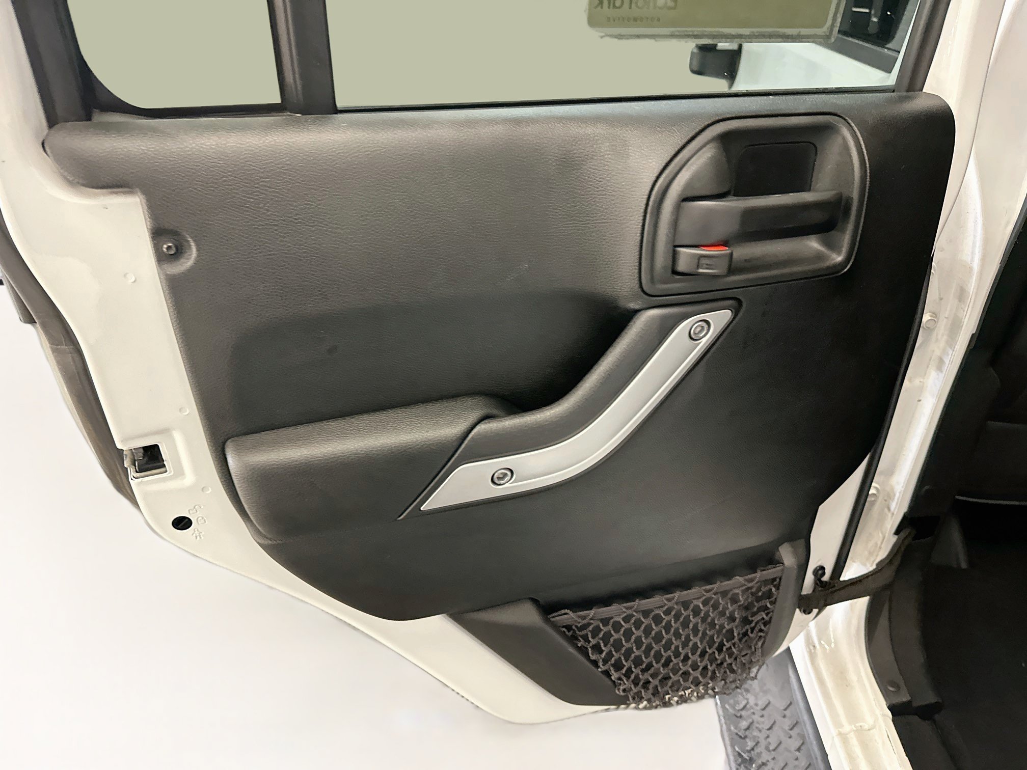 Used 2018 Jeep Wrangler Unlimited Sahara w/ Connectivity Group AWD/4WD image 25