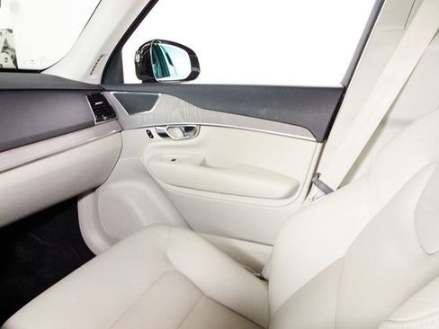 Certified 2025 Volvo XC90 B5 Plus w/ Protection Package Premier AWD/4WD image 7