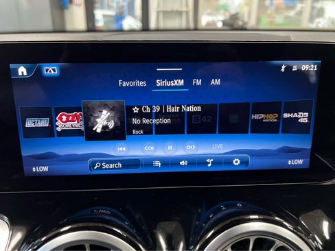 Used 2024 Mercedes-Benz GLB 250 4MATIC image 26