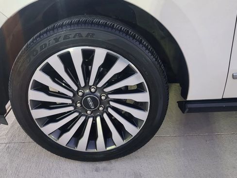 Used 2019 Lincoln Navigator Reserve image 51