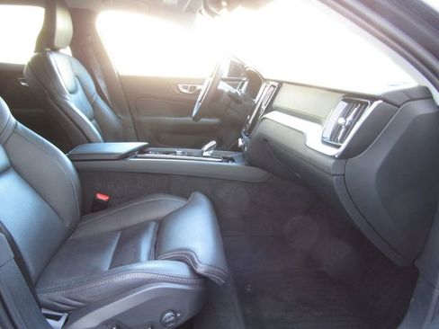 Used 2025 Volvo V60 B5 Cross Country Ultra w/ Protection Package Premier AWD/4WD image 18