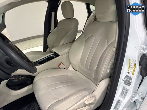 Used 2016 Chrysler 200 Limited image 10