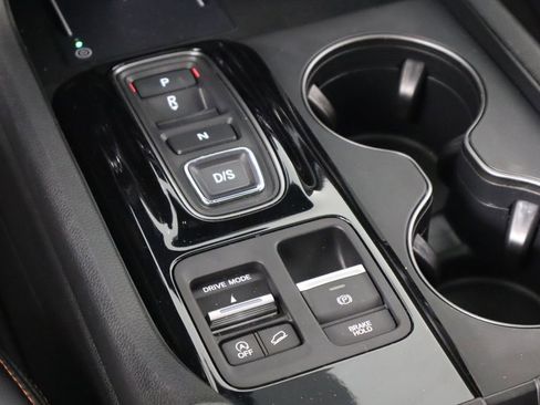 Used 2025 Honda Pilot TrailSport image 31