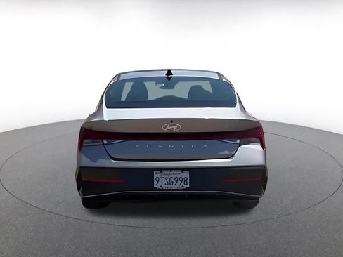 Used 2025 Hyundai Elantra SEL FWD image 11