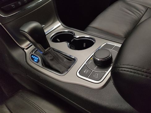 Used 2018 Jeep Grand Cherokee Limited image 26