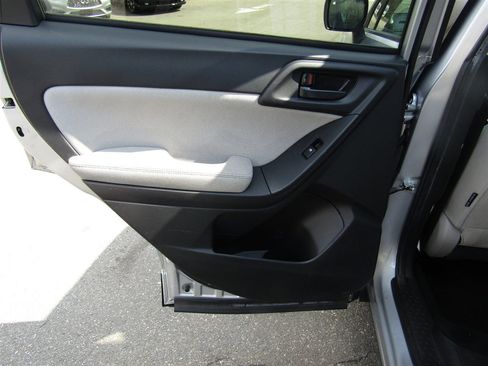 Used 2015 Subaru Forester 2.5i Premium AWD/4WD image 20