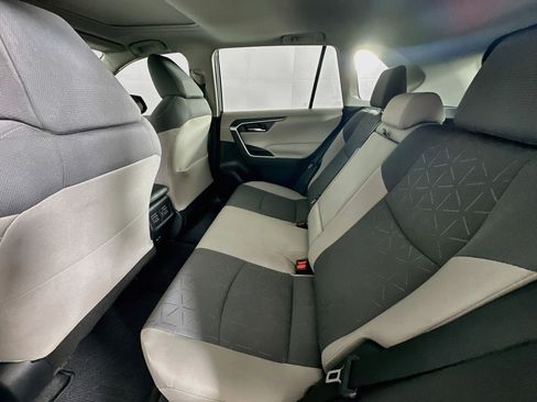 Used 2021 Toyota RAV4 XLE w/ Convenience Package FWD image 27