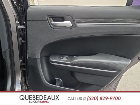 Used 2017 Chrysler 300 Limited image 23