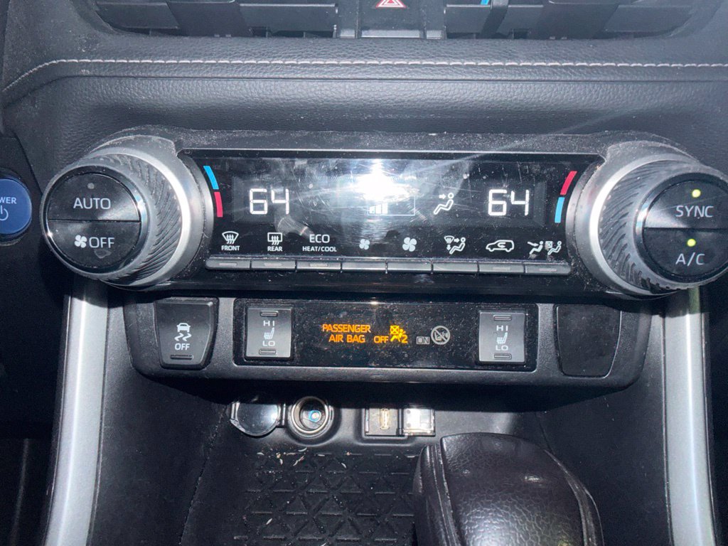 Used 2020 Toyota RAV4 XLE w/ XLE Grade Weather Package AWD/4WD image 20