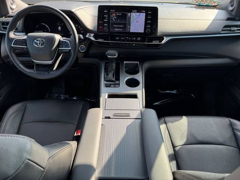 Certified 2024 Toyota Sienna XLE Woodland Edition AWD/4WD image 12