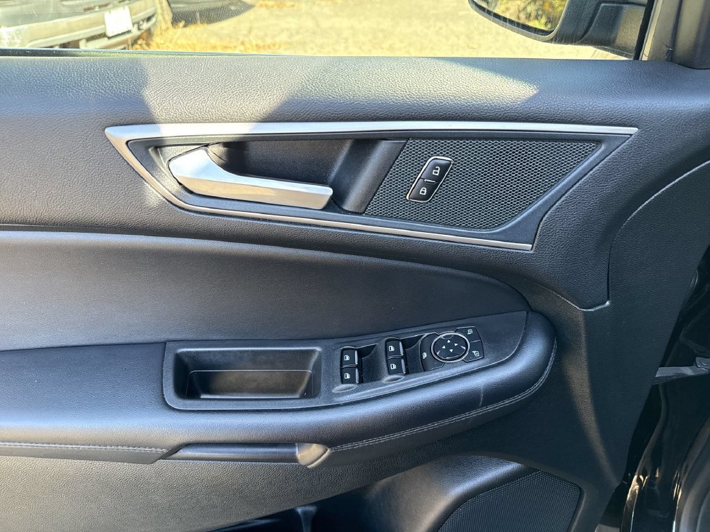 Used 2024 Ford Edge SEL AWD/4WD image 13