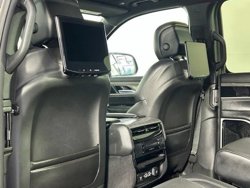 Used 2022 Jeep Wagoneer Series III w/ Premium Group I AWD/4WD image 20