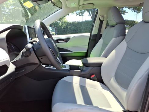 Used 2025 Toyota RAV4 XLE Premium FWD image 25