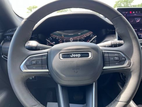 Used 2024 Jeep Compass Latitude w/ Convenience Group AWD/4WD image 12