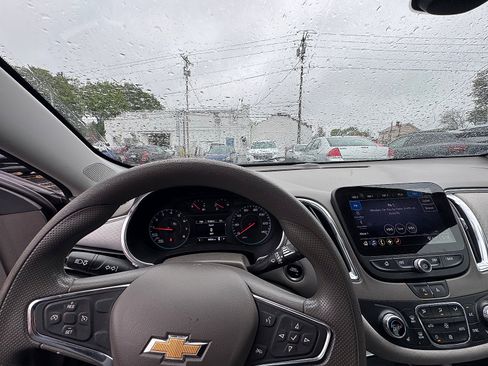 Used 2021 Chevrolet Malibu LT FWD image 7