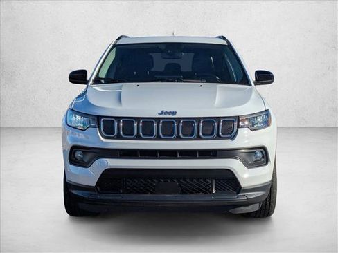Used 2022 Jeep Compass Latitude image 2