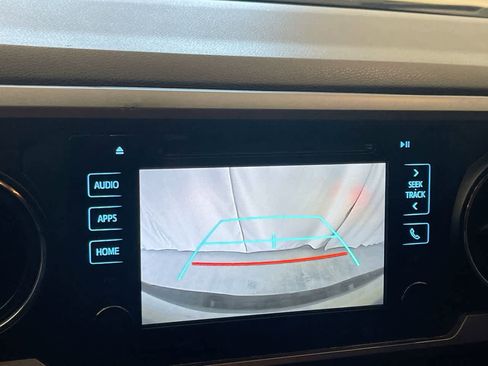 Used 2017 Toyota Tacoma TRD Sport w/ Tow Package (A/T) image 17