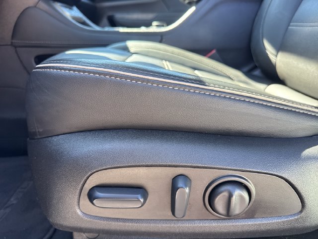 Used 2023 GMC Acadia Denali w/ Denali Technology Package FWD image 16