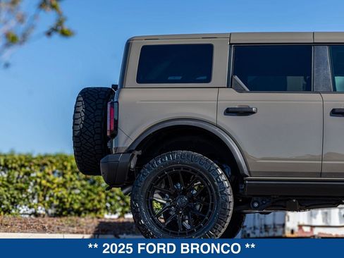 Used 2025 Ford Bronco Badlands AWD/4WD image 29