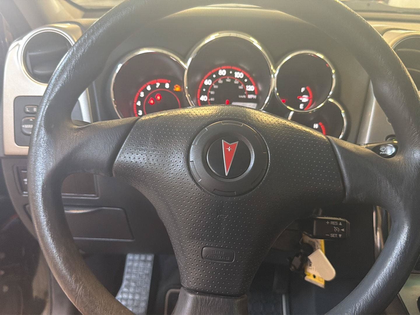 Used 2007 Pontiac Vibe w/ Preferred Package FWD image 14