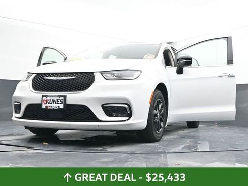 Used 2024 Chrysler Pacifica Touring-L FWD image 72