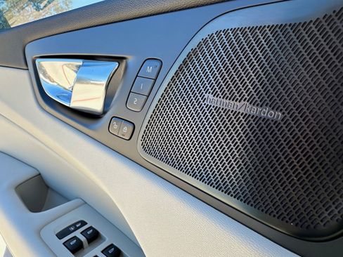 Used 2023 Volvo XC60 T8 Ultimate image 24