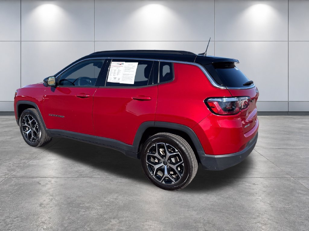 Used 2025 Jeep Compass Limited AWD/4WD image 3