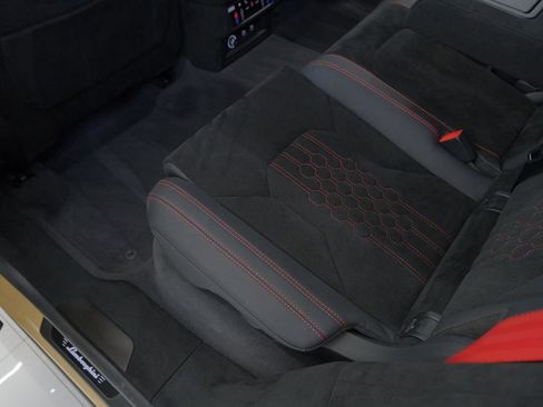 Used 2023 Lamborghini Urus Performante AWD/4WD image 28