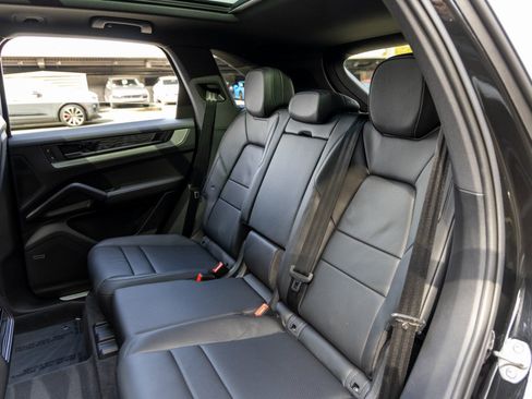 Certified 2025 Porsche Cayenne image 44