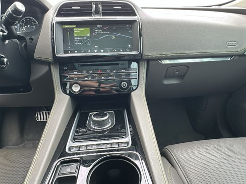 Used 2017 Jaguar F-PACE R-Sport AWD/4WD image 21