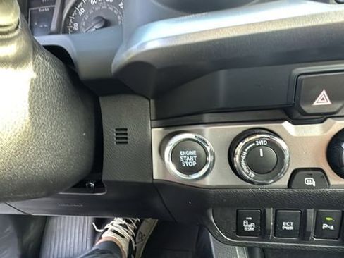 Used 2023 Toyota Tacoma Limited w/ Black Out Package (TMS) AWD/4WD image 16