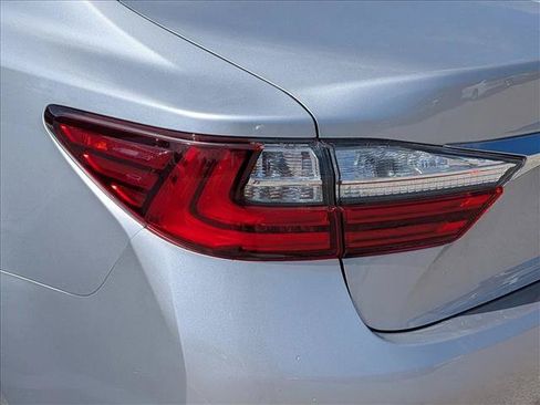 Used 2016 Lexus ES 350 w/ Premium Package w/Wood Trim FWD image 21